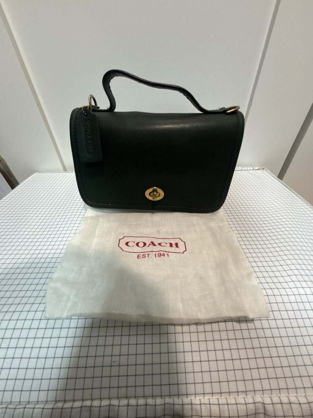 Vintage 9924 Coach Heather green casino Leather hand bag mint condition